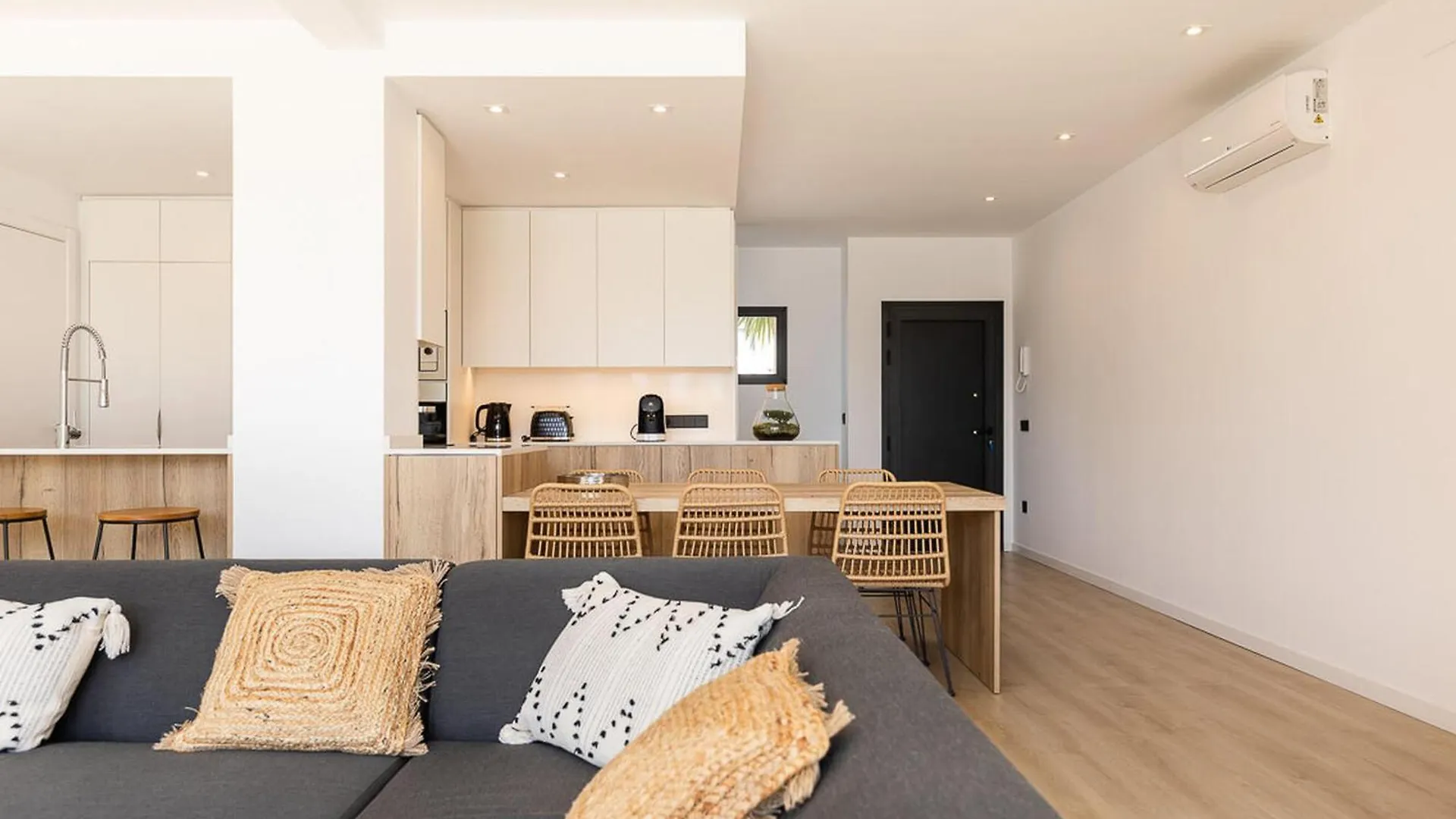 Дом отдыха Вилла Casa Aloha Goertz Con Amarre Y Piscina - Hisp-288-67 Эмпуриабрава