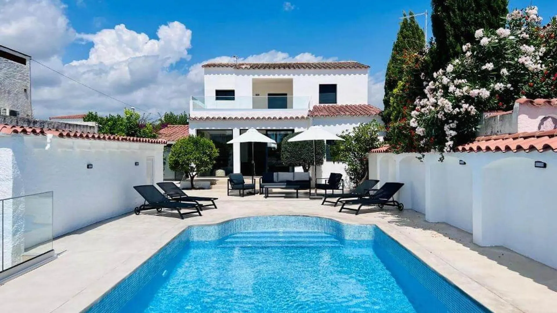 Дом отдыха Вилла Casa Aloha Goertz Con Amarre Y Piscina - Hisp-288-67 Эмпуриабрава