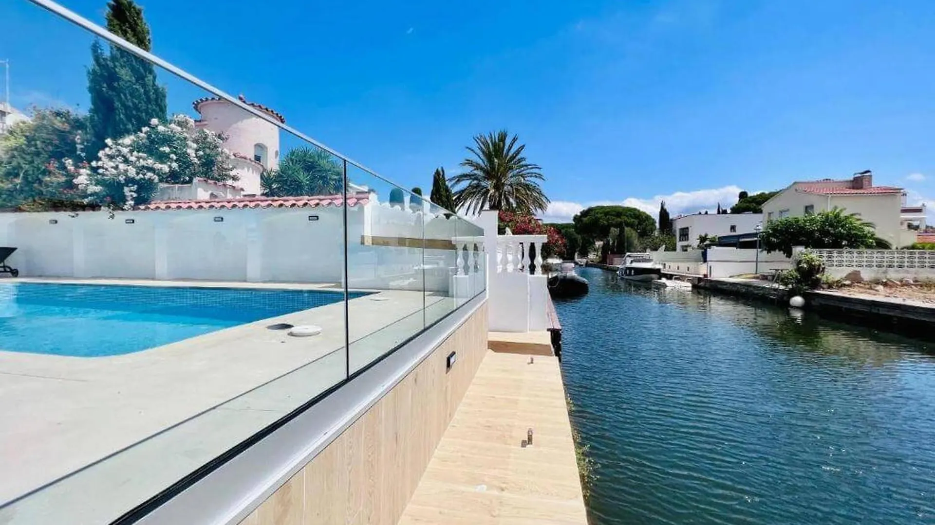 Вилла Casa Aloha Goertz Con Amarre Y Piscina - Hisp-288-67 Эмпуриабрава Дом отдыха